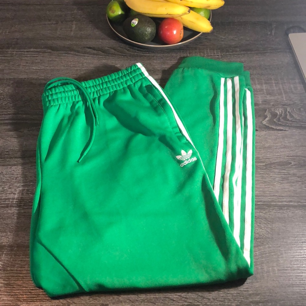 Size 2 XL Adidas joggers green color!